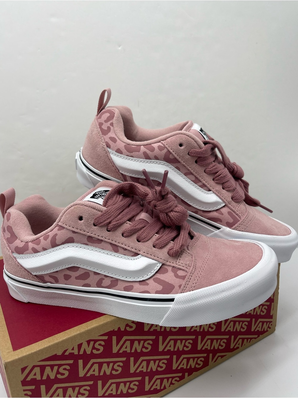 Vans WMNS Knu Skool
LEOPARD Misty Mauve
VN000D2TFPR Sneakers Skate
Leopard - Picture 7 of 15